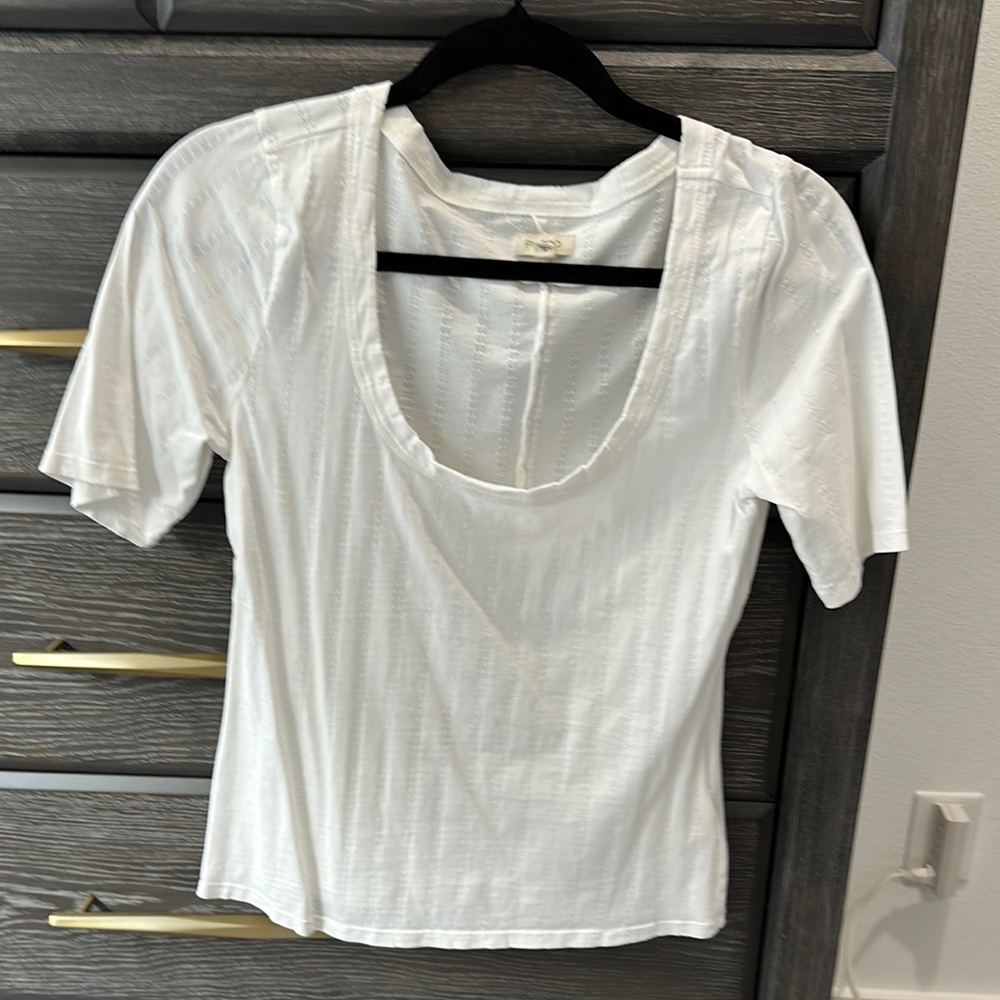 Pilcro from Anthropologie. Oval neck mid length sleeves. Great condition.